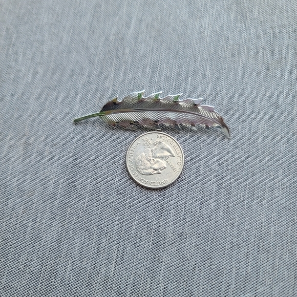 Vintage Silver Tone Leaf Brooch Pin - Picture 3 of 4